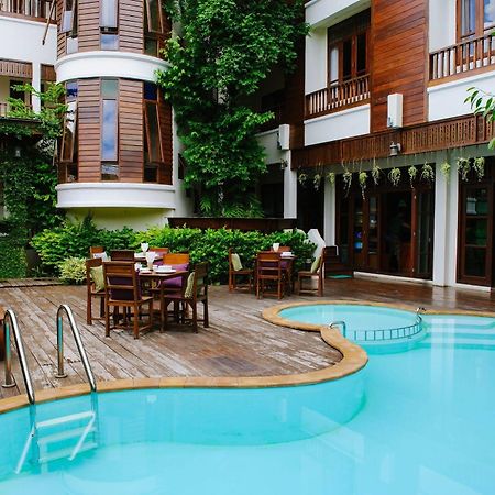 Отель Casa Da Lua Чиангмай Экстерьер фото