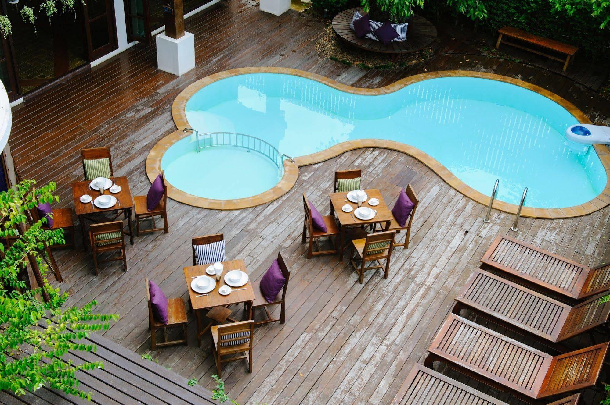 Отель Casa Da Lua Чиангмай Экстерьер фото
