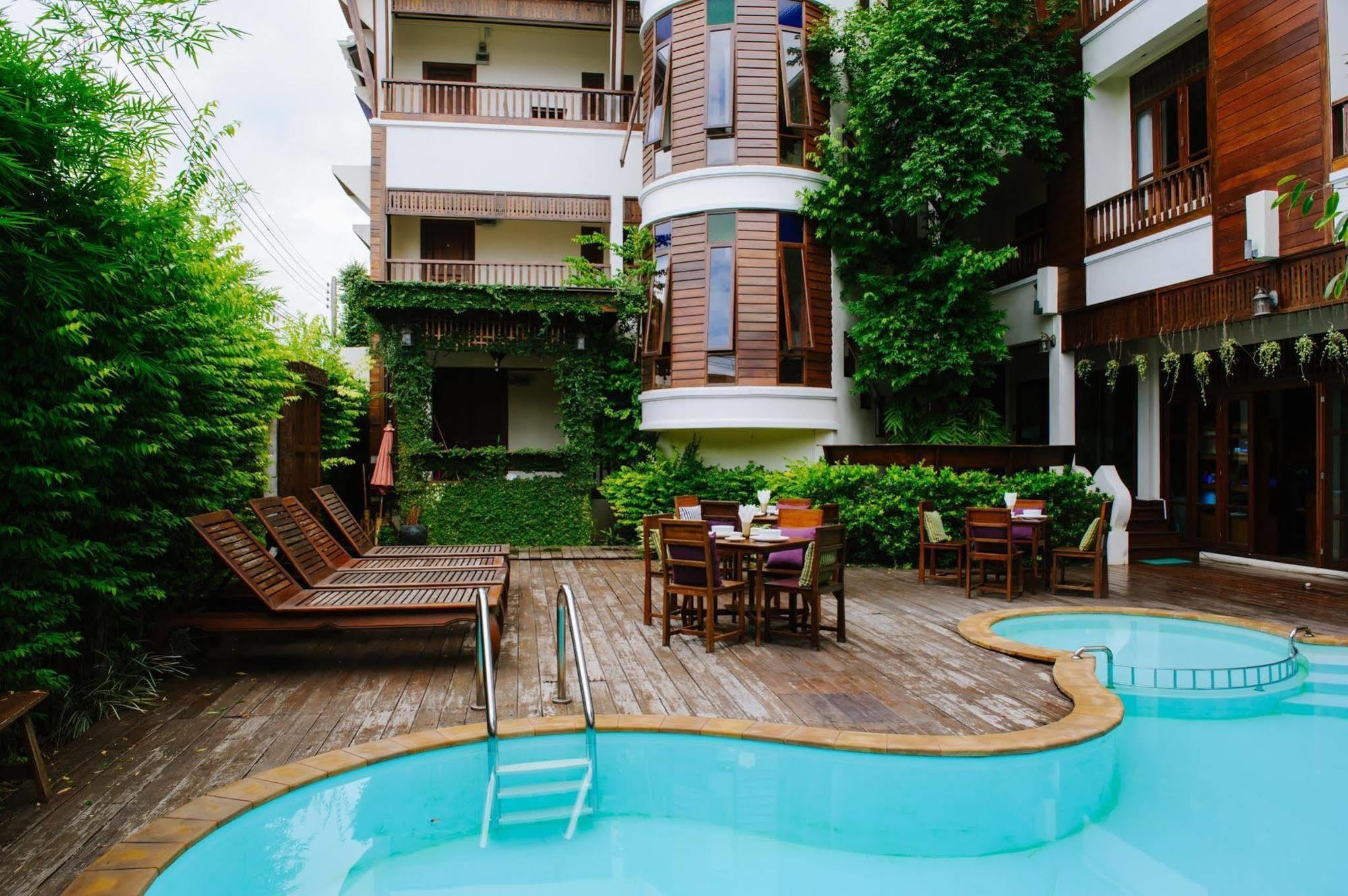 Отель Casa Da Lua Чиангмай Экстерьер фото